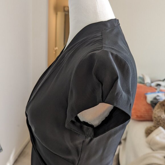 Little Black Dress (Silk) Banana Republic- Size 0 - Picture 4 of 5